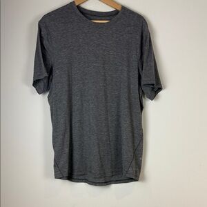 Lululemon Men's Gray Athletic T-Shirt Size Medium
